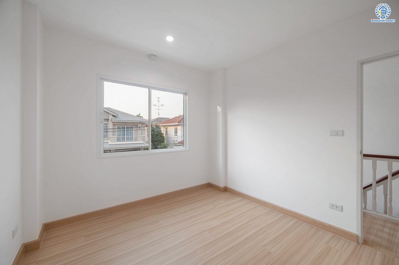 บ้านมือสองตกแต่งใหม่ โครงการ ชัยพฤกษ์ ติวานนท์-ราชพฤกษ์1 เนื้อที่ 56.3 ตร.ว. ฟังก์ชัน 3 ห้องนอน 2 ห้องน้ำ สภาพแวดล้อมดี บนทำเลศักยภาพ หน้าโครงการติดถนนใหญ่ เชื่อมต่อถนนราชพฤกษ์ ใกล้จุดขึ้นทางด่วน "ศรีสมาน" ใกล้ห้าง "เซ็นทรัล เวสต์เกต" และ "โรบินสัน ไลฟ์สไตล์ ศรีสมาน"...